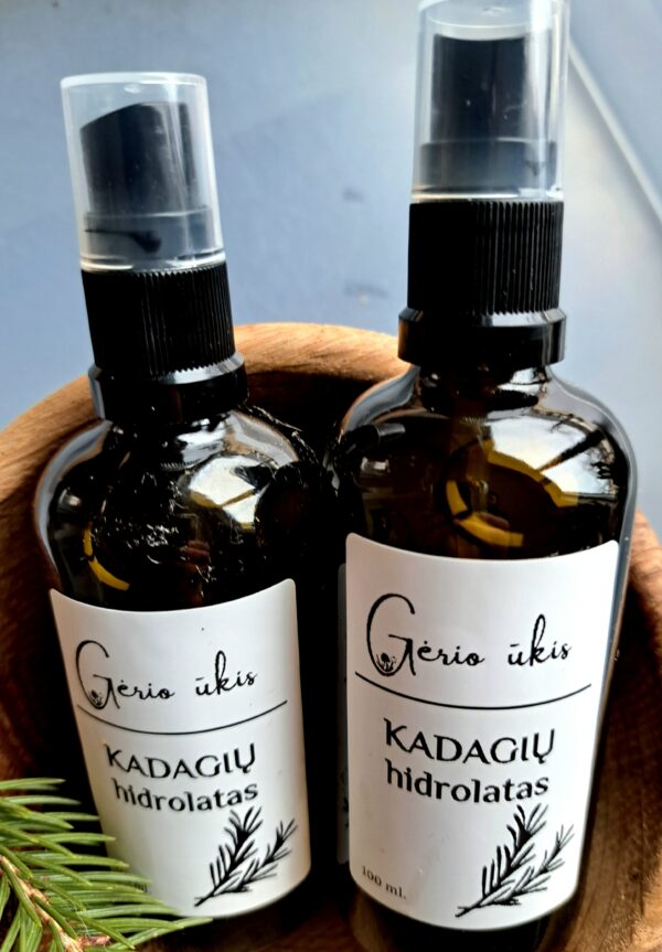 Kadagių hidrolatas